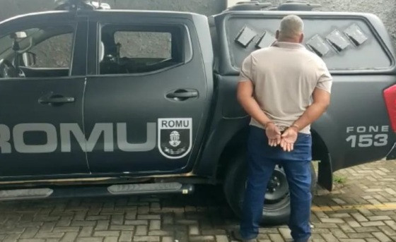 Homem é detido suspeito de divulgar nudes de mulher após ela se recusar a fazer sexo com ele, em Goiânia, Goiás