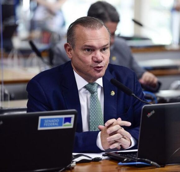Senador Wellington Fagundes criticou decisãos dos EUA de classificar facções brasileiras como terroristas