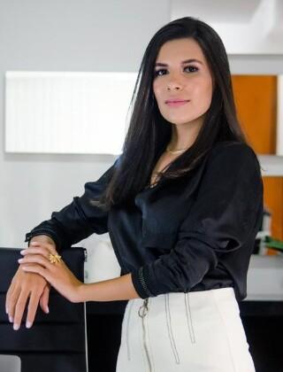 Thais Vieira é advogada especializada em Direito Empresarial e Compliance.