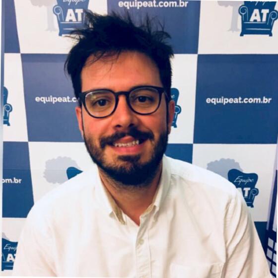 Filipe Colombini é psicólogo, fundador e CEO da Equipe AT, empresa com foco em Acompanhamento Terapêutico (AT) e atendimento fora do consultório, que atua em São Paulo (SP) desde 2012. 
