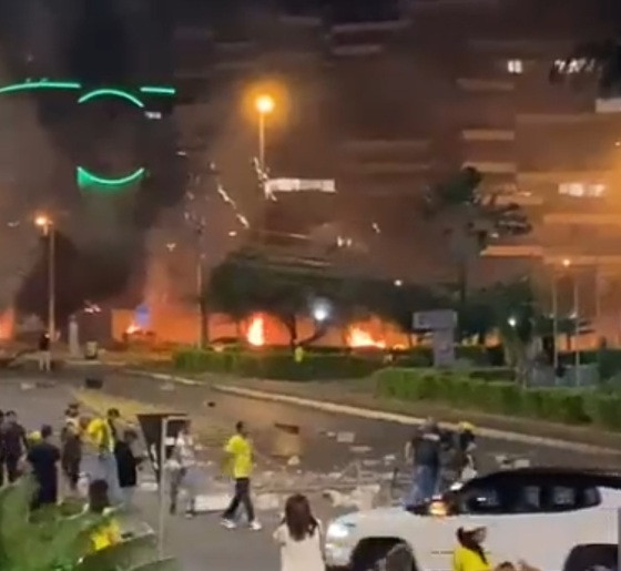 Arredores da sede da PF em Brasília: Caos e fogo