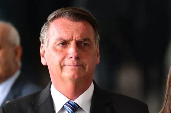  Bolsonaro assinou uma medida provisória que eleva o salário mínimo a R$ 1.302 a partir de 2023
