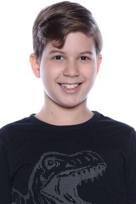 Mateus Pratti Marinho Valadares tem 10 anos e é irmão de uma criança dentro do espectro autista. O texto foi apresentado em uma feira de especialidades de escoteiros e transcrito com a supervisão da psicóloga Jaqueline França.