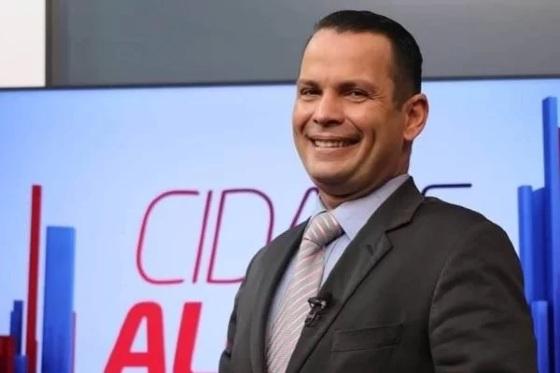 A polícia investiga a possibilidade de suicídio como causa da morte de Voltaire.