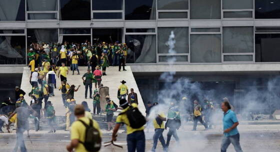 Multidão invadiu o Palácio do Planalto