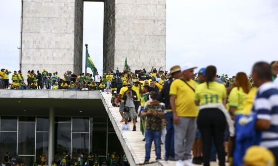 Mulheres participaram de invasão às sedes dos 3 Poderes, em Brasília