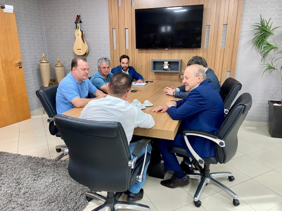 A reunião aconteceu na tarde de terça-feira (10), na AL.