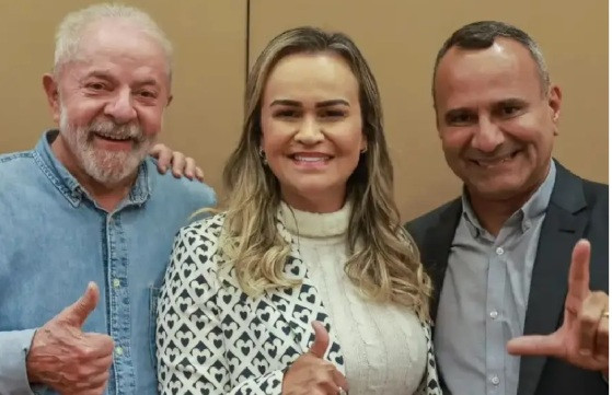 Daniela Carneiro, ministra do Turismo, ao lado do marido, Waguinho, e do presidente Lula 