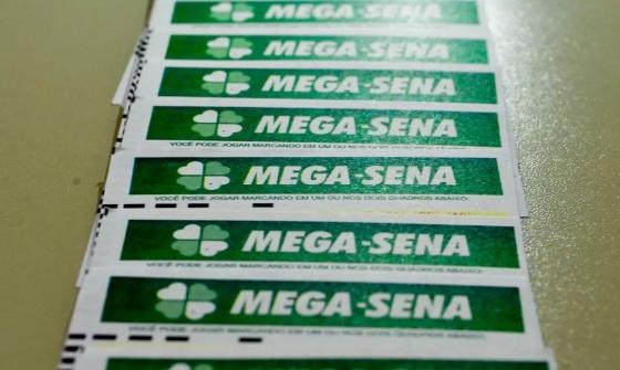 O bilhete premiado estava dentro de uma mala encontrada no quarto