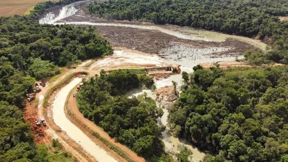 Barragem se rompeu na terça-feira