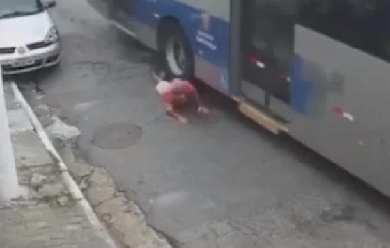 O caso ocorreu por volta das 18h, na rua Elias de Alemeida, no Tremembé, na zona norte da capital paulista.