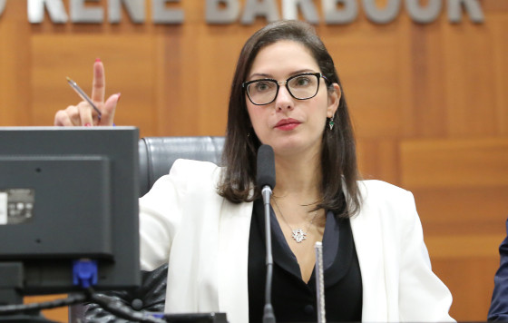 Parlamentar se manifestou nas redes sociais.