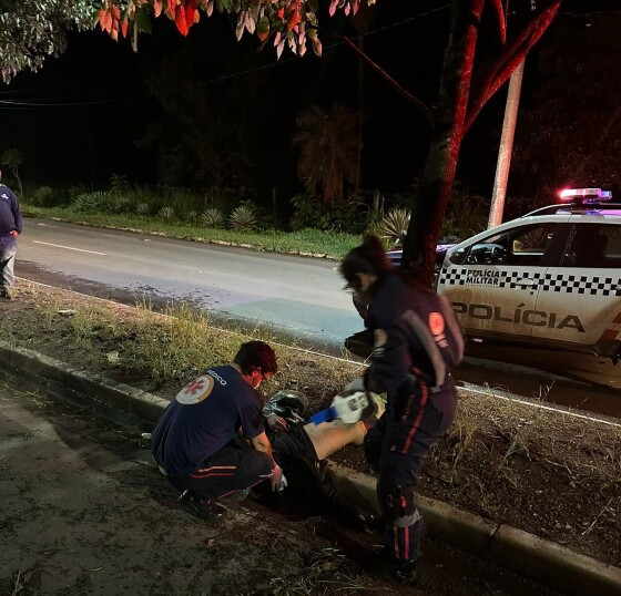 Samu foi acionado para prestar atendimento ao motociclista.