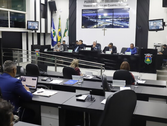 Oposição precisava de 13 votos para aprovar matéria.
