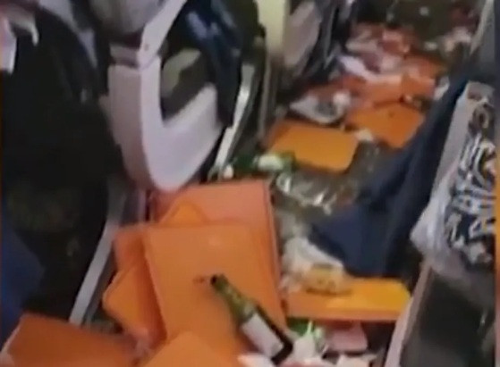 Bandejas foram lançadas durante turbulência em voo entre Luanda e Lisboa em 23 de março de 2023