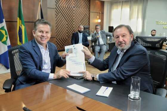 O governador Mauro Mendes e o presidente do TCE-MT, José Carlos Novelli.