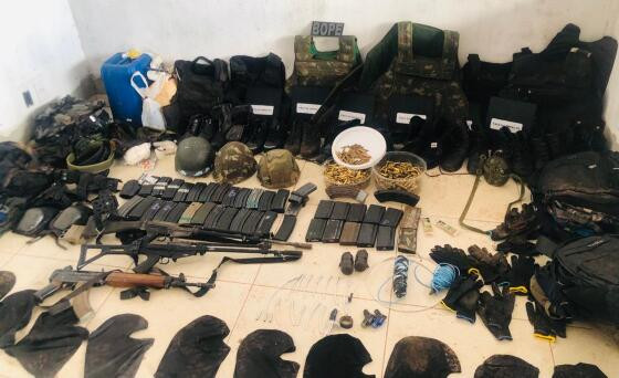 Na segunda-feira, um dos bandidos foi morto em confronto