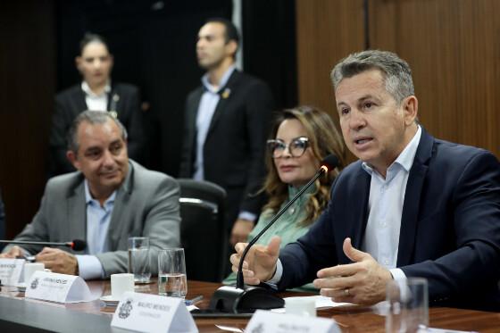 Governador cobrou que a Prefeitura de Cuiabá regularize os repasses ao Gabinete de Intervenção.