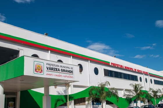 Com o ponto facultativo, o expediente no poder público municipal ficará suspenso no dia 16, retomando às atividades normais na próxima segunda-feira, dia 19.