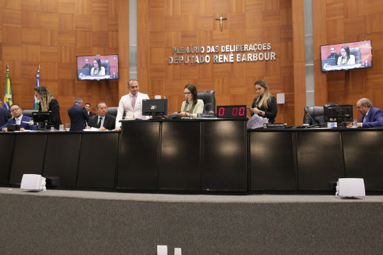 deputados sessao assembleia