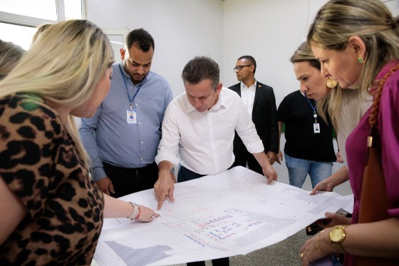 Governador durante inspeção da saúde 