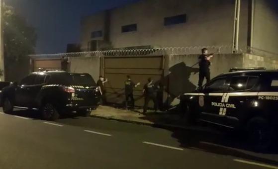 Ação conta com agentes das polícias Civil e Federal e da Receita Federal