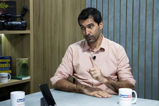 Alexandre Lopes apoia Léo Bortolin à AMM