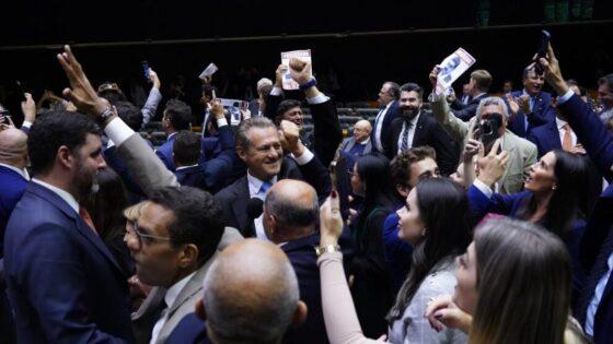 Deputados celebram aprovação do Marco Temporal na Câmara.