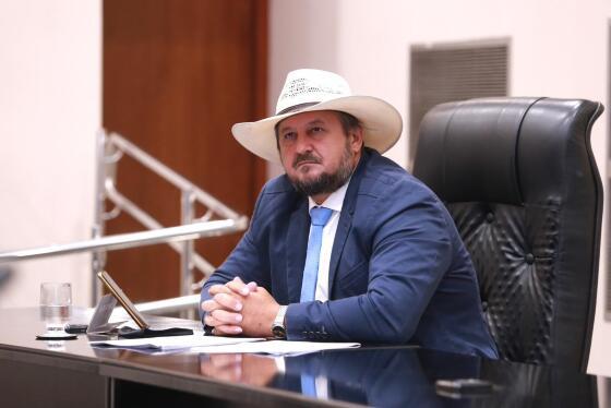 Deputado é autor do projeto que facilita porte de armas para mulheres vítimas de violência.