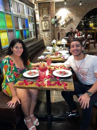 O casal Stephanie Beatrice Amorim e Yuri da Silva Costa, de 22 anos, produzem conteúdo no Instagram e no TikTok “Cuiabá para 2”
