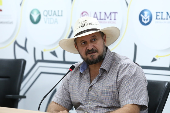 Cattani defendeu que cabe aos municípios legislar sobre o assunto.