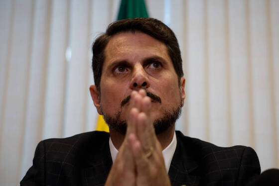 O senador Marcos do Val fala com a imprensa sobre a denúncia feita por ele de uma proposta feita pelo ex-deputado Daniel SIlveira de um plano para gravar o ministro do STF Alexandre de Moraes e desacreditar o processo eleitoral O senador Marcos do Va