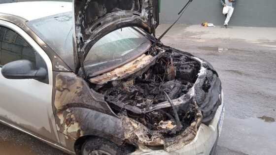 Motor do Fiat Mobi ficou completamente destruído.