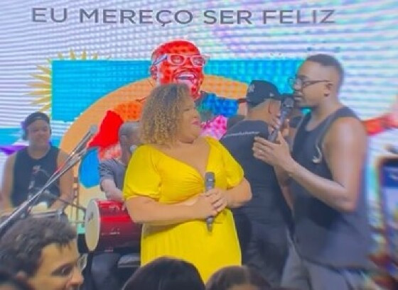 Jade se apresentou com Mumuzinho no bar do cantor na última quarta-feira (14)