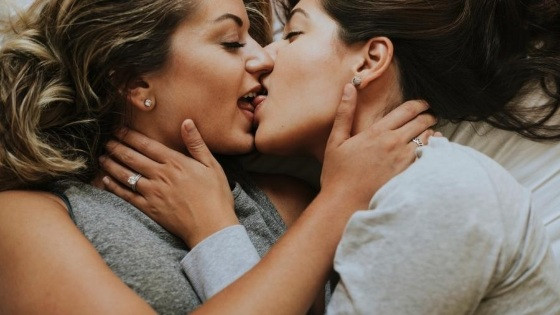 Veja dicas para beijar bem e não dar mancada no momento