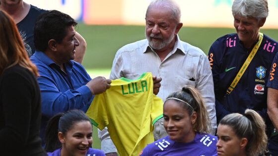 Lula minimiza denúncias de corrupção na construção de estádios para a Copa de 2014