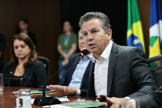 Governador diz que Emanuel tenta "contar com a memória curta da população"
