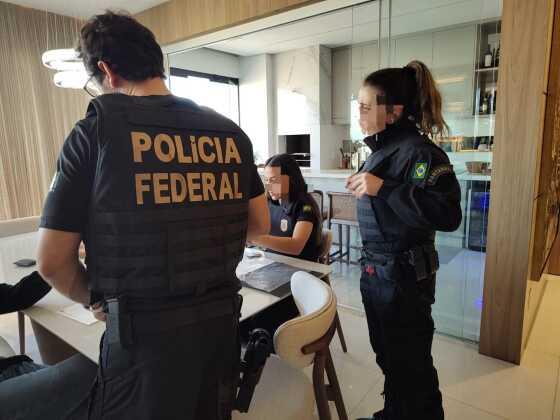 Um mandado de busca foi cumprido na casa da criminosa, um edifício de luxo, em Cuiabá