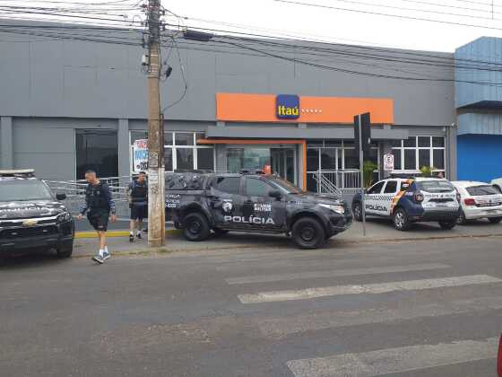 Diversas guarnições da Força Tática da Polícia Militar estiveram no local. 