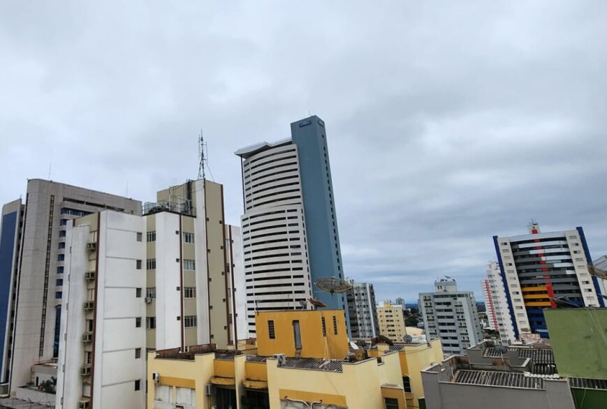 Nuvens carregadas aliviam temperatura em Cuiabá