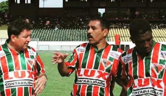 Dirceu Batista (ao centro) morreu nesta terça-feira (18).
