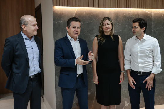 O governador Mauro Mendes, junto com o vice Otaviano Pivetta, a interventora Danielle Carmona e o chefe da Casa Civil, Fábio Garcia