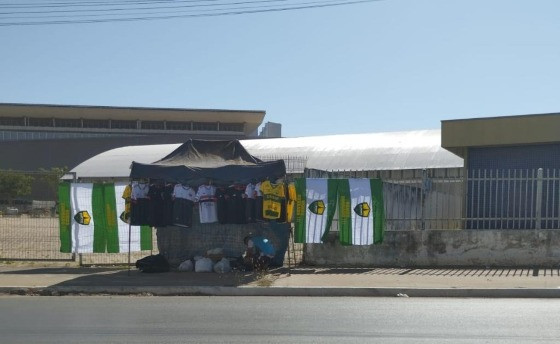 Polícia Civil apreendeu mais de 1.680 camisetas falsificadas