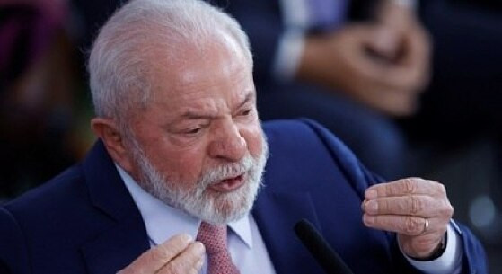 O ato acontece durante lançamento do programa Luz Para Todos, realizado no Amazonas.