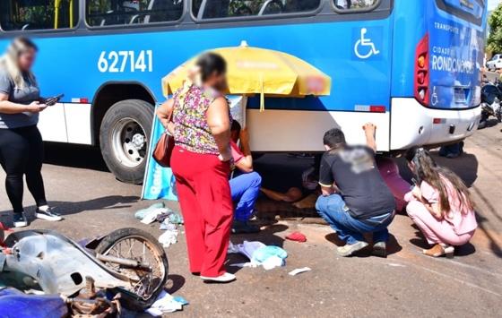 A vítima ficou presa debaixo do ônibus