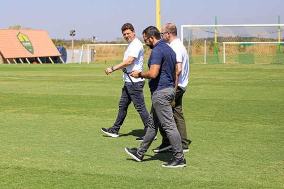 O vice-presidente do clube, Cristiano Dresch, e o diretor-executivo, Leandro Dresch, receberam a comitiva da CBF, liderada pelo gerente da Seleção Brasileira, Hamilton Correia.