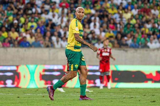 Deyvinho fez o terceiro gol do Cuiabá contra o Flamengo.