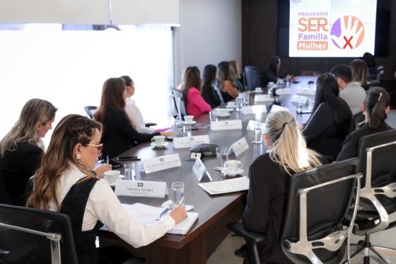 O programa SER Família Mulher é uma ação afirmativa do Governo do Estado, que conta com a parceria de municípios e delegacias de polícia