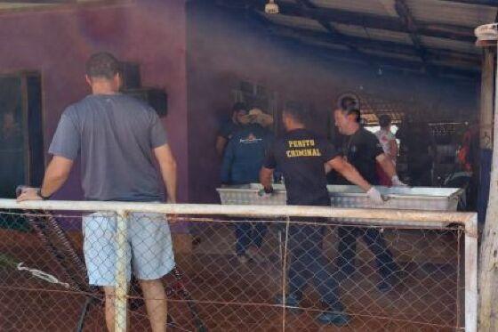 Igor estava no quarto do casal quando foi alvejado vários disparos de arma de fogo. Ele morreu ainda no local.