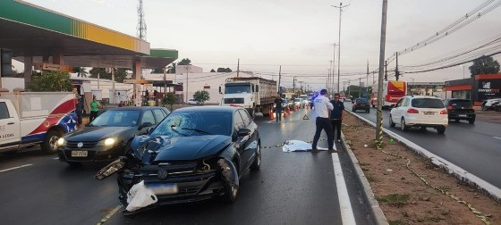 Após a batida, o veículo parou aproximadamente 60 metros a frente do local do impacto